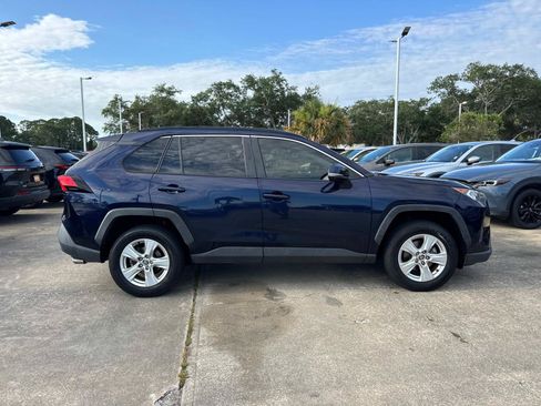 Used 2020 Toyota RAV4 XLE w/ Convenience Package FWD image 2