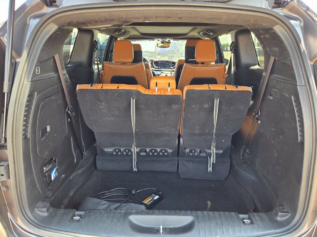 Used 2023 Chrysler Pacifica Pinnacle FWD image 24