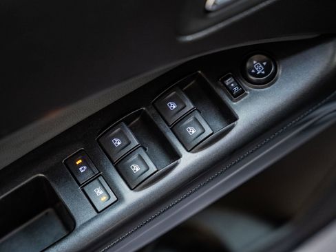 Used 2018 Chevrolet Colorado Z71 image 37