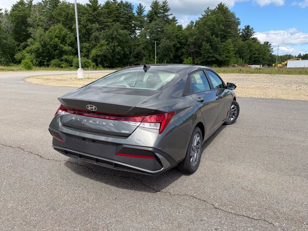 New 2026 Hyundai Elantra SEL w/ Cargo Package FWD image 3