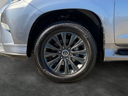 Used 2023 Lexus GX 460 Luxury w/ Sport Design Package AWD/4WD image 4