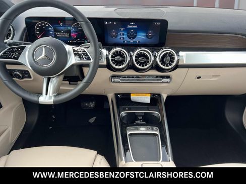 Used 2026 Mercedes-Benz GLB 250 4MATIC image 15