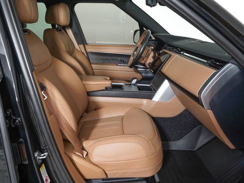 Used 2025 Land Rover Range Rover SE AWD/4WD image 9
