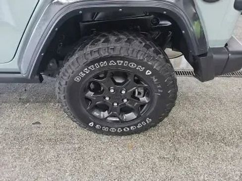 Used 2023 Jeep Wrangler Unlimited w/ Sun & Screen Package image 12