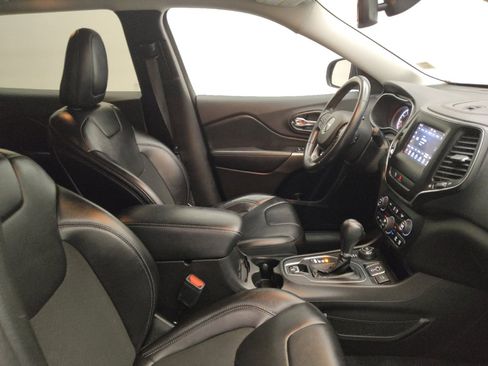 Used 2019 Jeep Cherokee Latitude Plus w/ Comfort/Convenience Group image 21