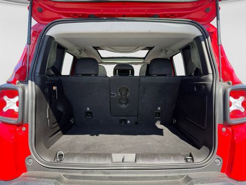 Used 2022 Jeep Renegade Latitude w/ Sun/Sound Group image 18