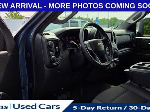 Used 2024 Chevrolet Silverado 2500 Custom w/ Custom Value Package AWD/4WD image 12