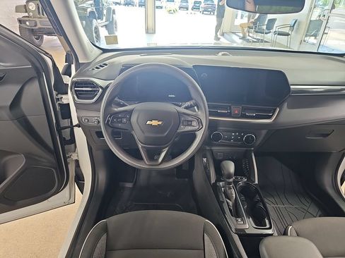 Certified 2024 Chevrolet TrailBlazer LS w/ LS Convenience Package FWD image 19
