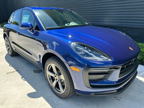 Used 2025 Porsche Macan AWD/4WD image 10
