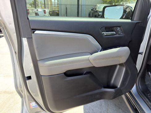 Used 2024 Chevrolet Colorado ZR2 w/ ZR2 Convenience Package III AWD/4WD image 23