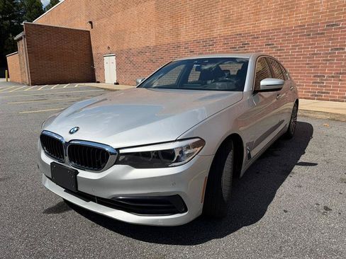 Used 2019 BMW 530i w/ Convenience Package RWD image 3