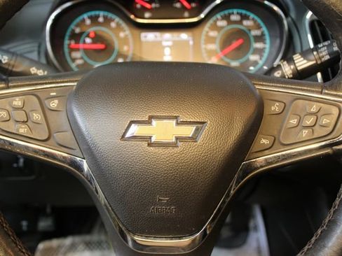 Used 2018 Chevrolet Cruze Premier FWD image 19