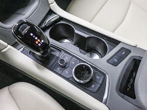 Used 2024 Cadillac XT6 Premium Luxury FWD image 26