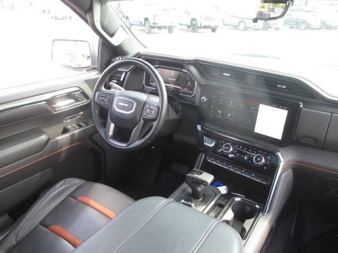 Used 2024 GMC Sierra 1500 AT4 w/ Technology Package AWD/4WD image 28