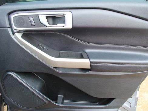 Used 2022 Ford Explorer XLT w/ Class IV Trailer Tow Package image 15