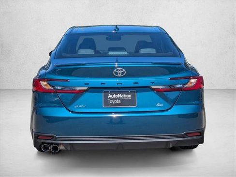 Used 2025 Toyota Camry SE image 7