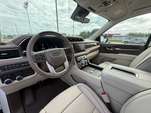 Used 2024 GMC Yukon Denali w/ Advanced Technology Package AWD/4WD image 14