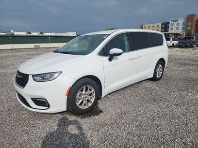 Used 2023 Chrysler Pacifica Touring-L