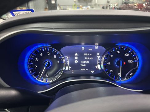 Used 2024 Chrysler Pacifica Touring-L image 14