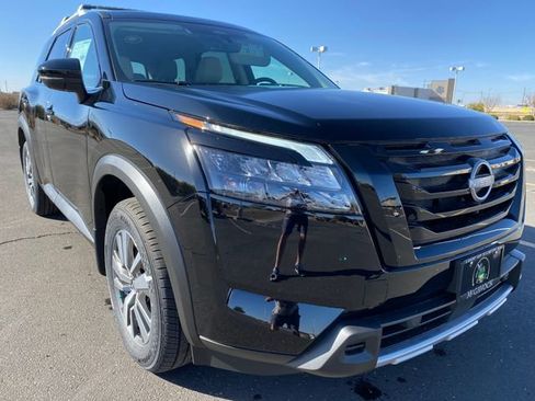 New 2025 Nissan Pathfinder SL image 8