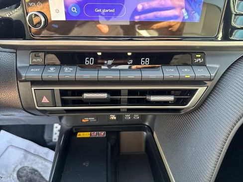 Used 2025 Toyota Camry SE w/ Convenience Package FWD image 20