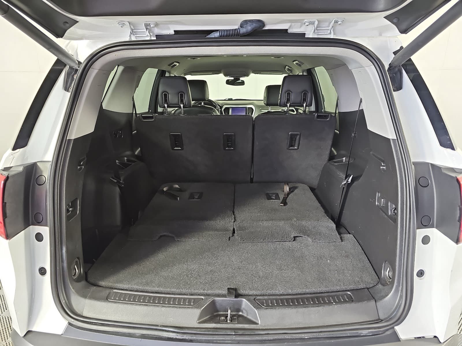 Used 2019 GMC Acadia SLT w/ LPO, Cargo Package FWD image 12