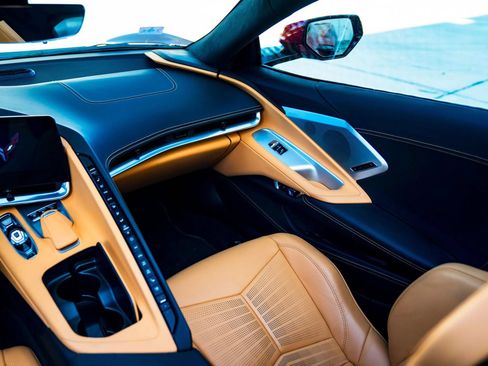 Used 2021 Chevrolet Corvette Stingray Premium Conv w/ Z51 Performance Package RWD image 35