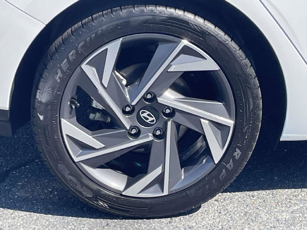Used 2025 Hyundai Elantra SEL FWD image 13