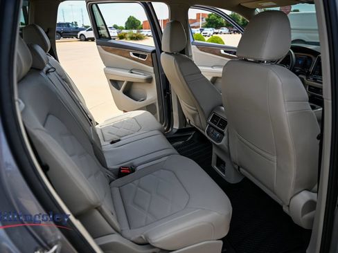 Used 2024 Volkswagen Atlas SE FWD image 14