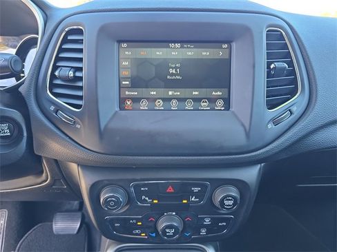 Used 2020 Jeep Compass Latitude image 18