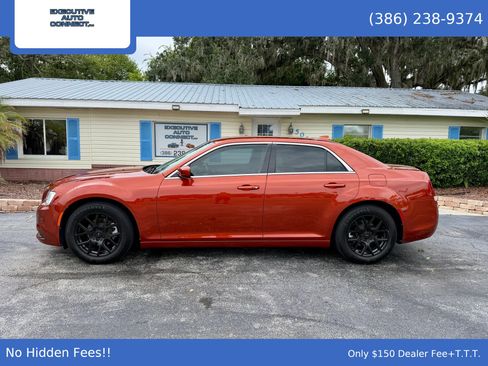 Used 2021 Chrysler 300 Touring w/ Driver Convenience Group RWD image 8