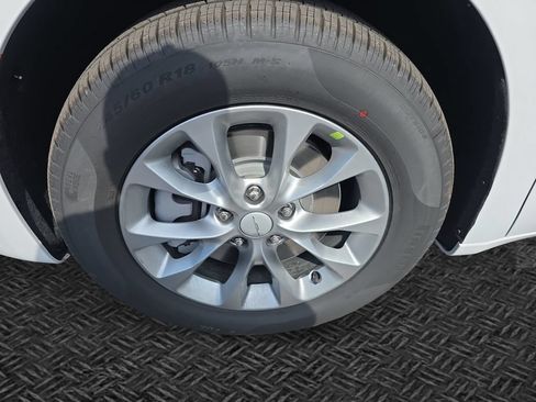 New 2027 Chrysler Pacifica Select AWD/4WD image 11