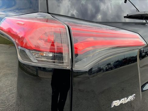 Used 2017 Toyota RAV4 XLE FWD image 28