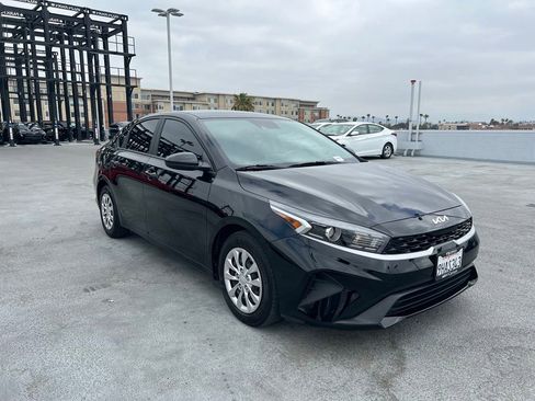 Used 2023 Kia Forte LX FWD image 3