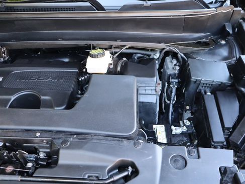 Used 2019 Nissan Pathfinder SL AWD/4WD image 42
