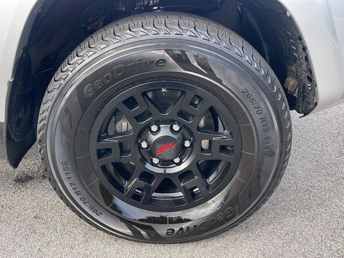 Used 2021 Toyota 4Runner Venture w/ Moonroof Package AWD/4WD image 9