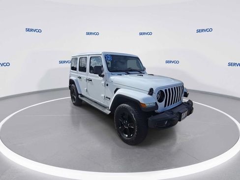 Used 2023 Jeep Wrangler Unlimited Sahara AWD/4WD image 2