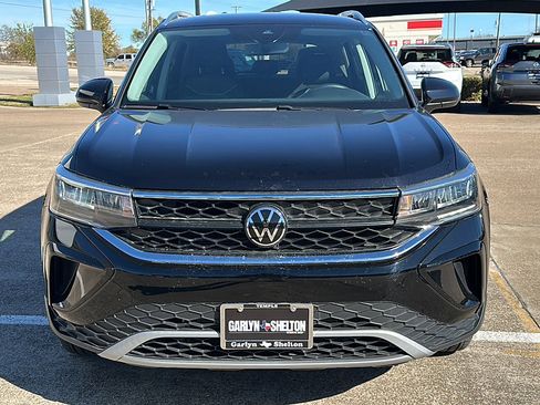 Used 2024 Volkswagen Taos SE w/ MDO Package image 11