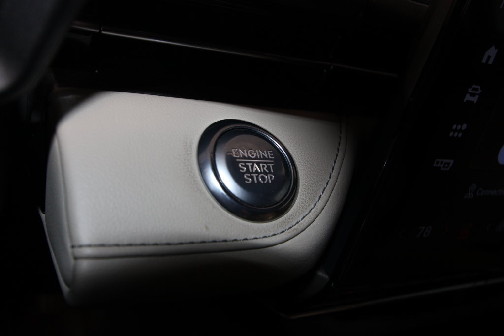 Used 2024 Lincoln Nautilus Premier AWD/4WD image 14