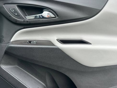 Used 2020 Chevrolet Equinox LS FWD image 20
