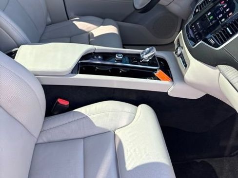 Used 2024 Volvo XC90 T8 Ultimate w/ Lounge Package AWD/4WD image 38