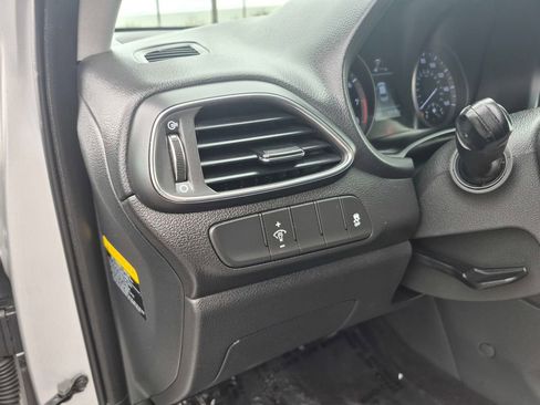 Used 2018 Hyundai Elantra GT image 12