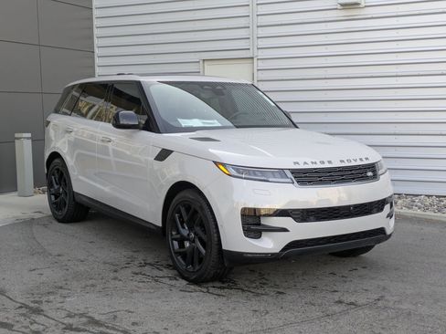 Used 2025 Land Rover Range Rover Sport SE image 10
