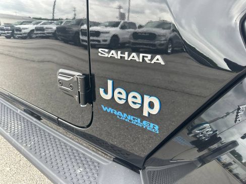 Used 2022 Jeep Wrangler Unlimited Sahara AWD/4WD image 2