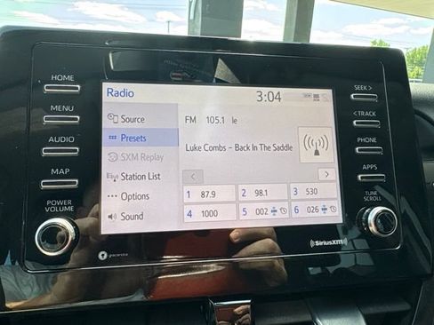 Used 2022 Toyota Camry SE FWD image 11