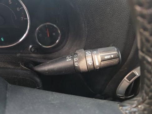 Used 2015 Jeep Wrangler Unlimited Rubicon image 35