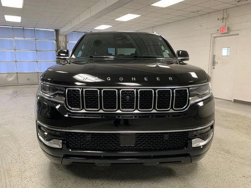 Certified 2025 Jeep Wagoneer Series II AWD/4WD image 4