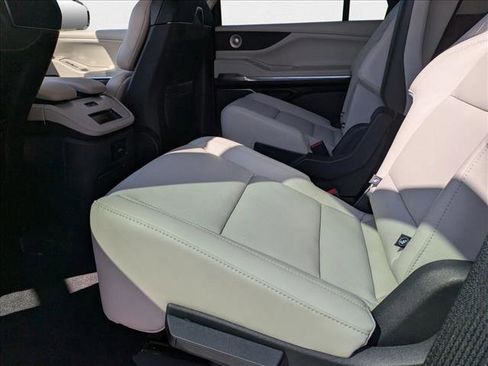 New 2025 Lincoln Navigator Reserve image 14