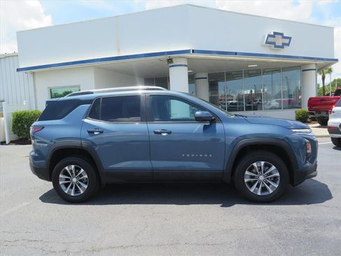 Used 2025 Chevrolet Equinox LT w/ Convenience Package II FWD image 2