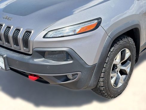 Used 2017 Jeep Cherokee Trailhawk AWD/4WD image 11